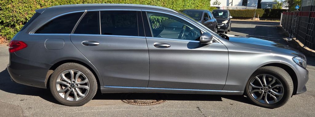 Image of Mercedes-Benz C 220