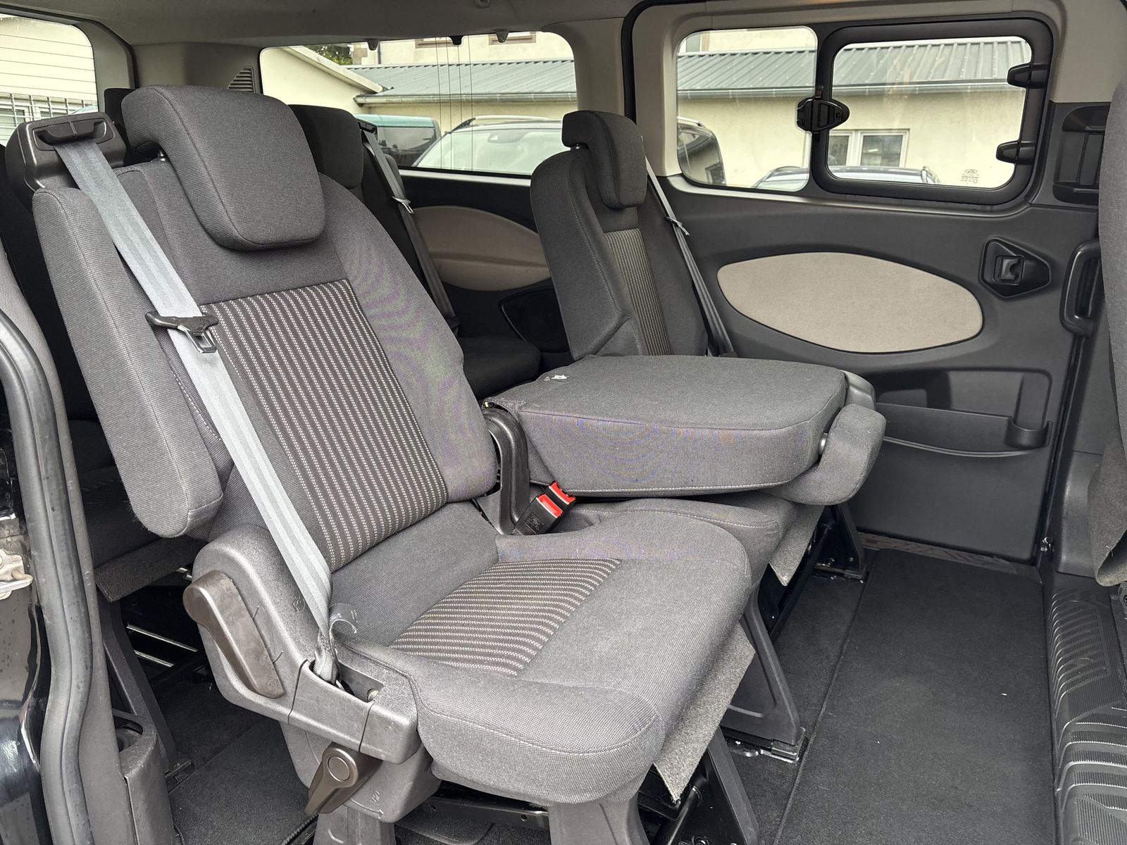 Fahrzeugabbildung Ford Tourneo Custom 310 L2 Trend-8Si-NAVI-KAMERA-AHK-
