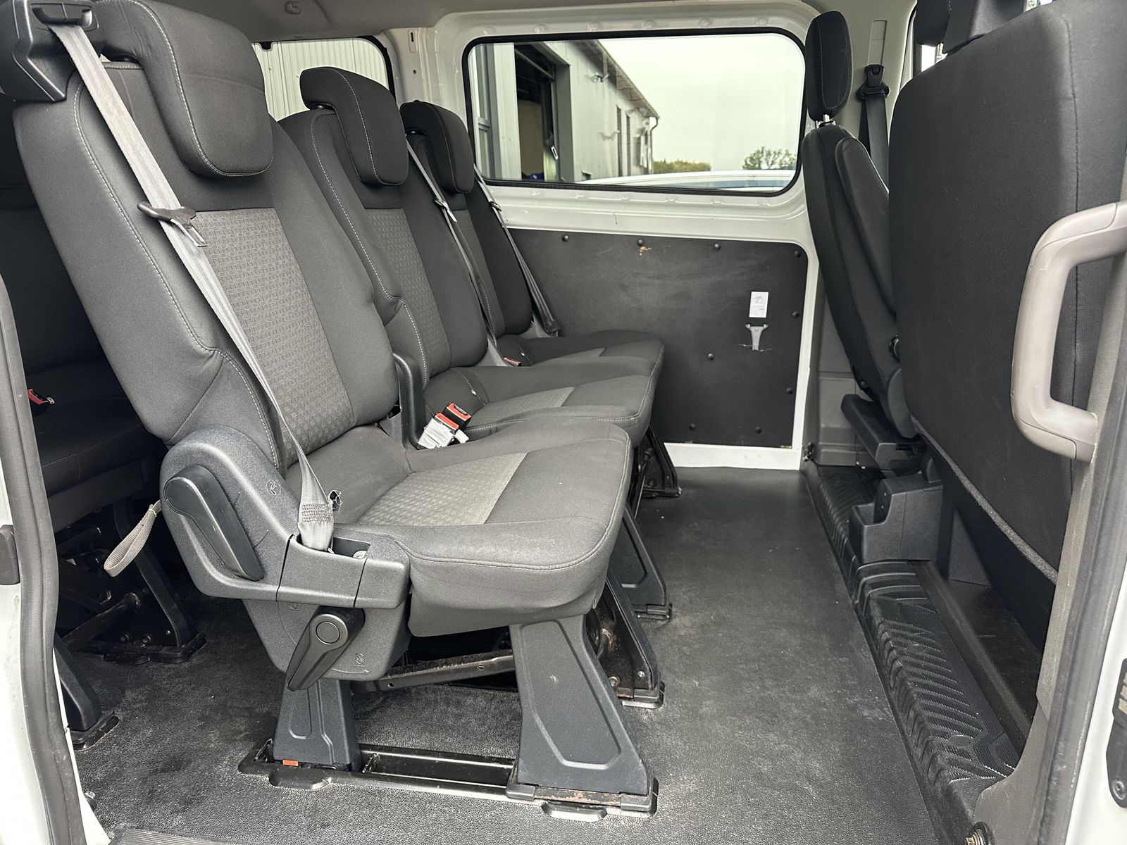 Fahrzeugabbildung Ford Transit Custom 320 L2 9-Sitzer NAV+KAMERA+ACC+SH