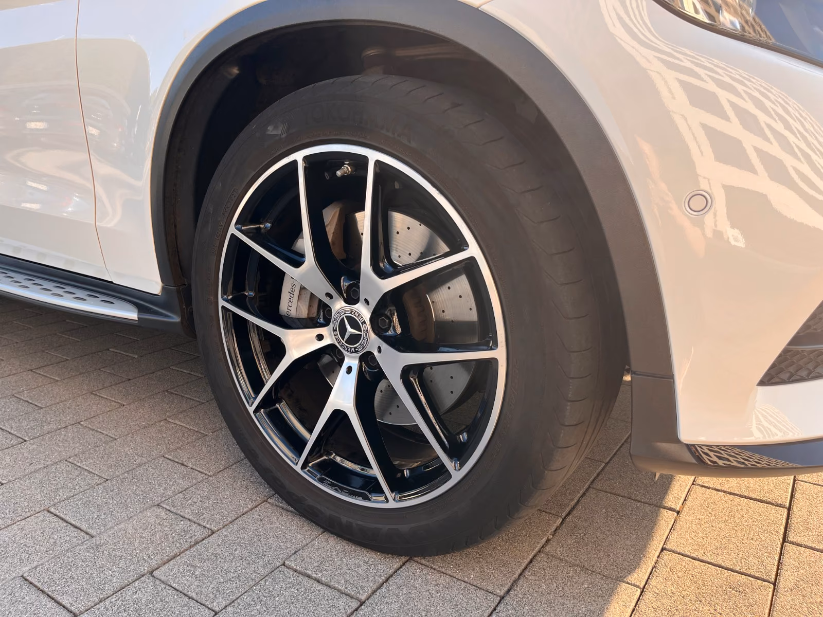 Mercedes-Benz Mercedes GLC 300 4MATIC AMG Line | Junge Sterne
