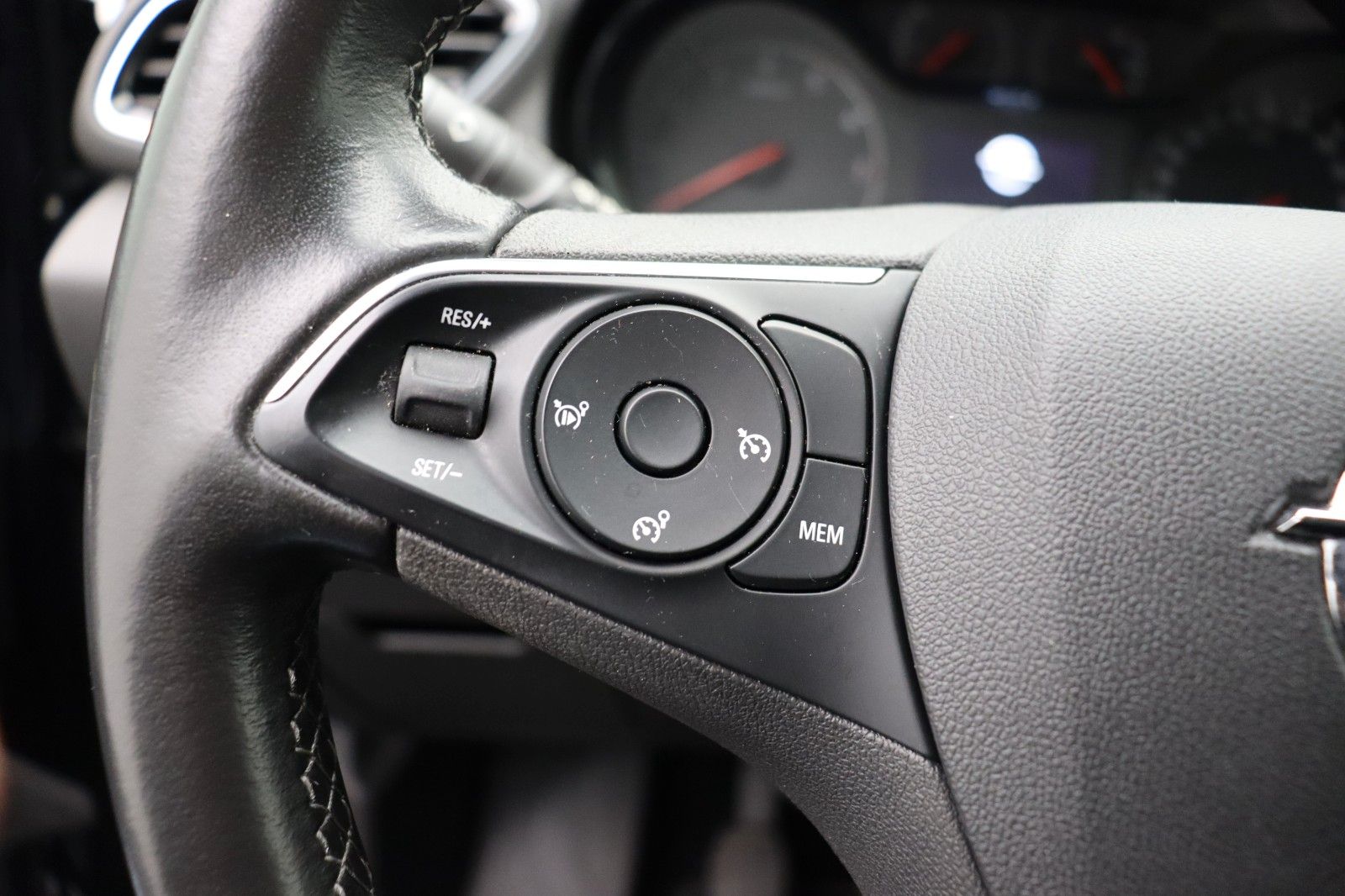 Fahrzeugabbildung Opel Grandland 1.2 Edition