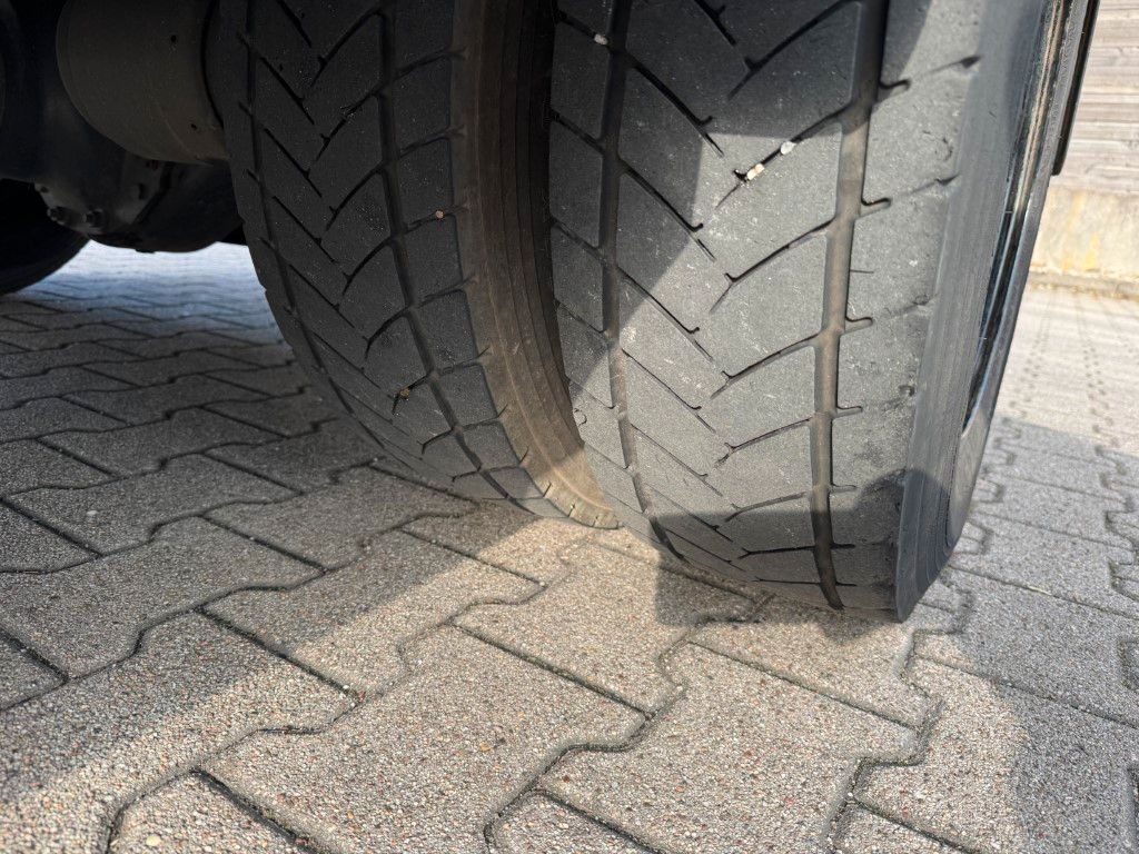 Fahrzeugabbildung DAF FA LF 180 8t / Abrollkipper, Ladekran   Containe