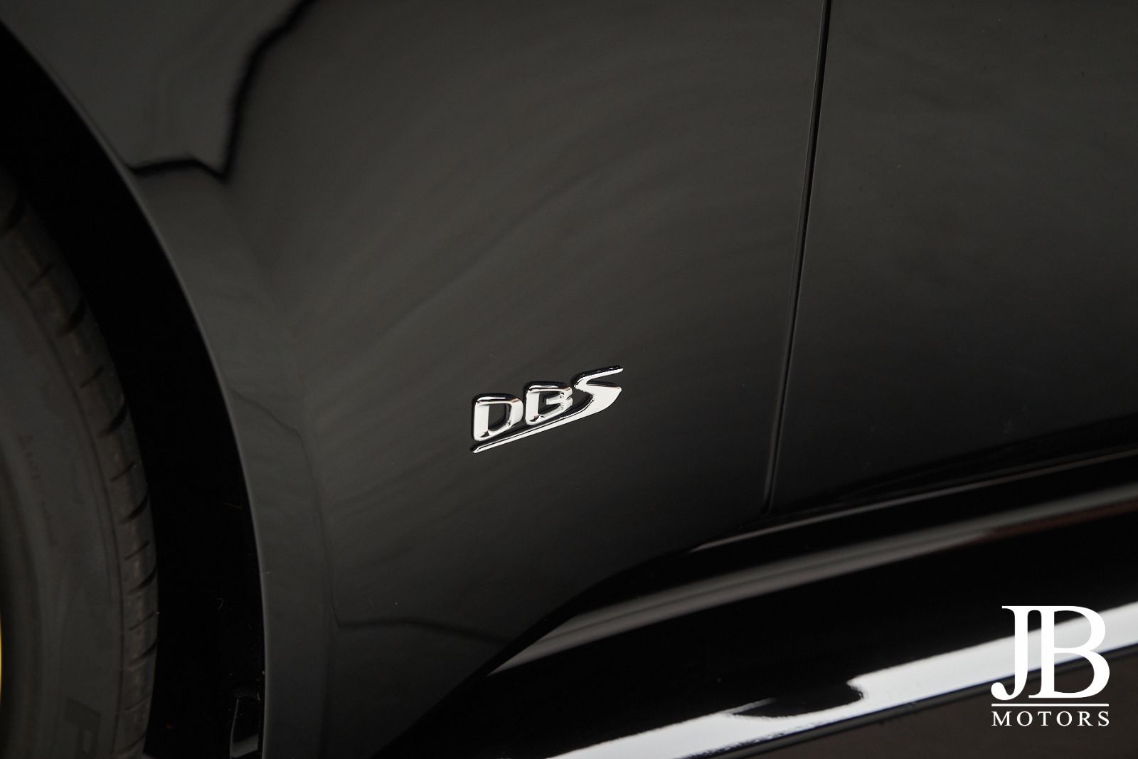 Fahrzeugabbildung Aston Martin DBS V12 770 Ultimate Carbon Performance Seats
