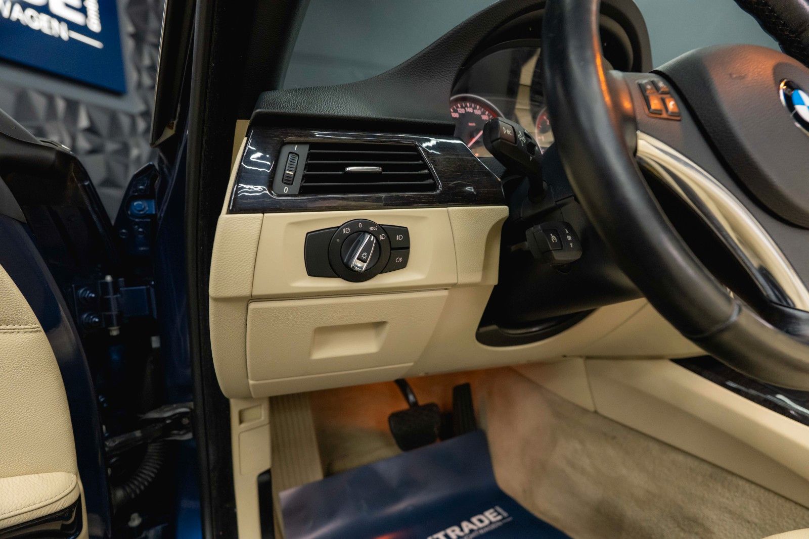 Fahrzeugabbildung BMW 330d Cabrio Sport Edition *Bi-Xenon*H&K*Memory*