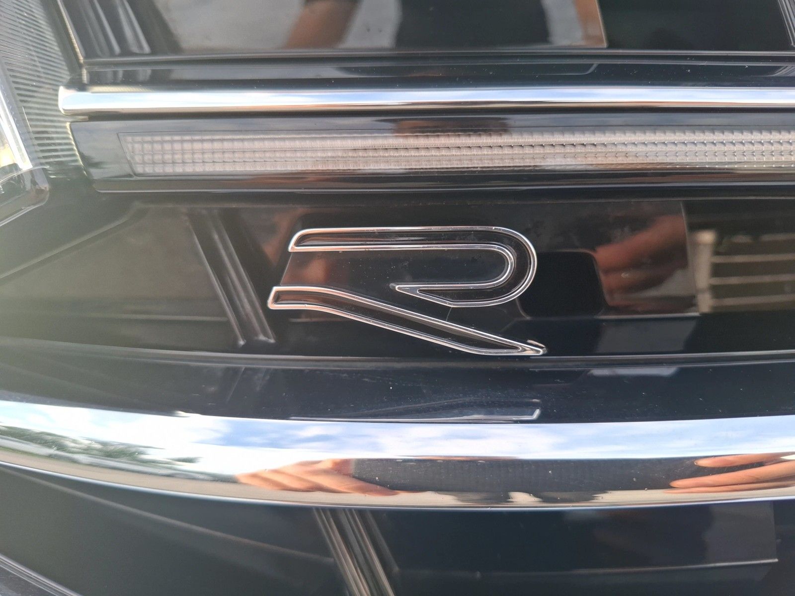 Fahrzeugabbildung Volkswagen Tiguan Allspace TDI R-Line DSG 4M Matrix AHK Nav