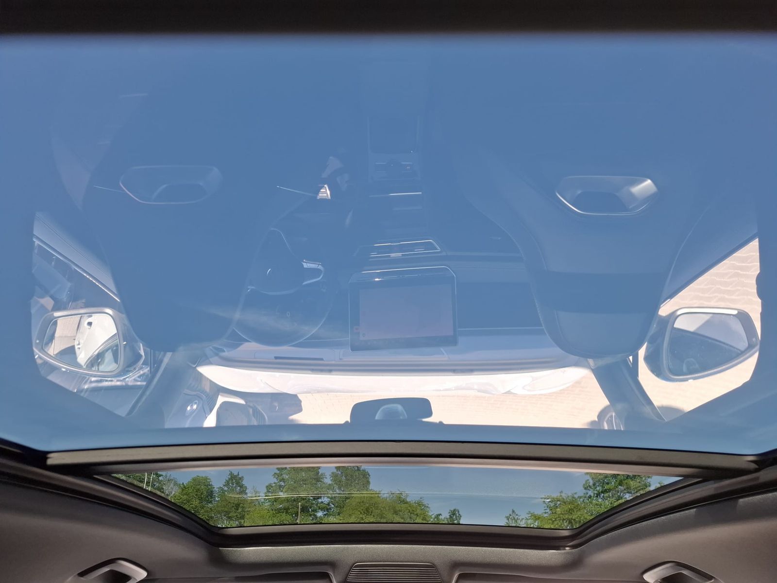Fahrzeugabbildung Volkswagen Tiguan 2.0 TDI 4M R-Line BLACK*PAN*HK*AHK*MATRIX