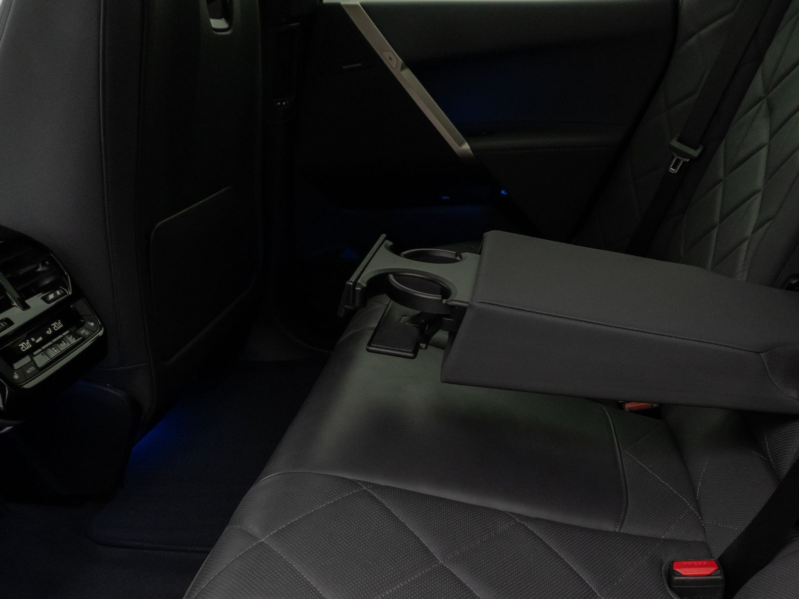 Fahrzeugabbildung BMW iX xD40 Sport Panorama 360° Laser DAB H/K 21Zoll