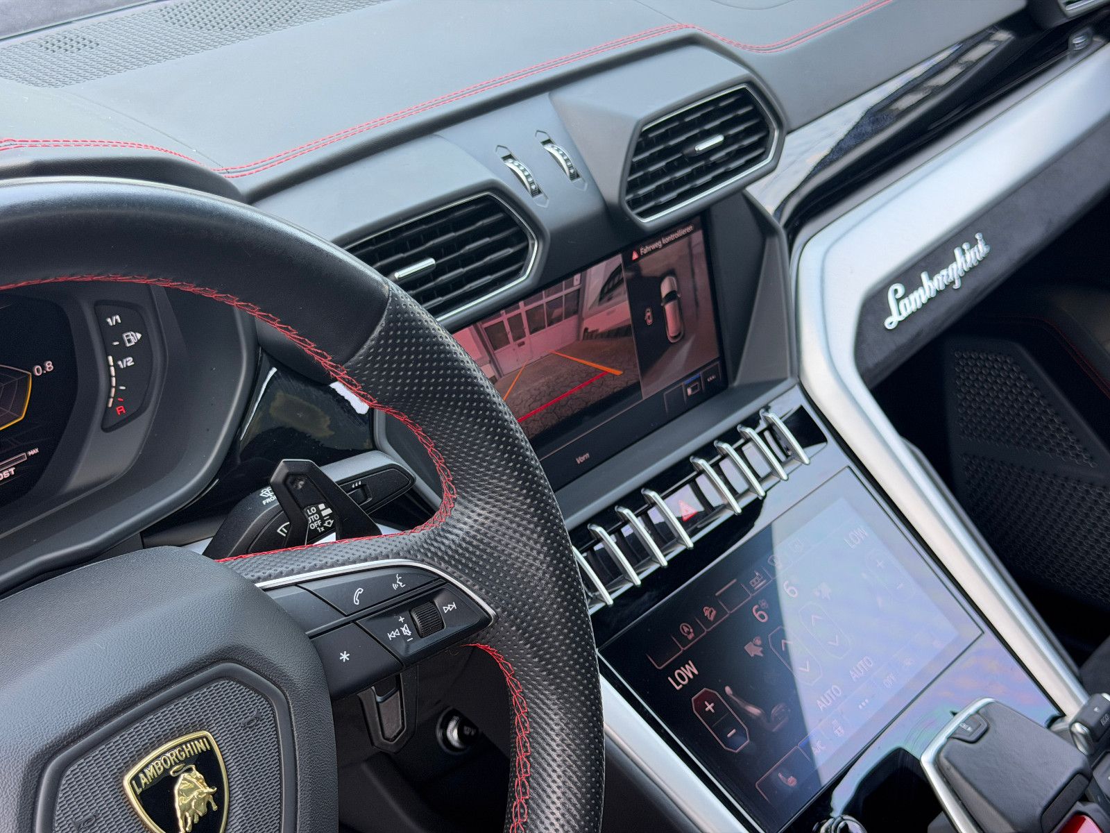 Fahrzeugabbildung Lamborghini Urus/PANO/23ZOLL/B&O-3D/360KAM/HEAD-UP