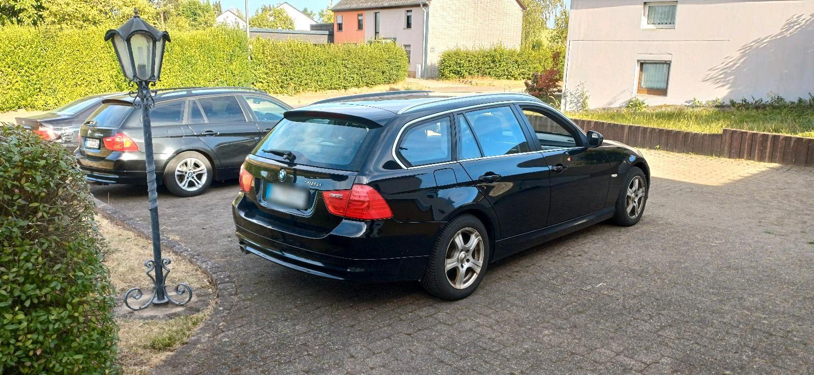 BMW 320 2011 — interior