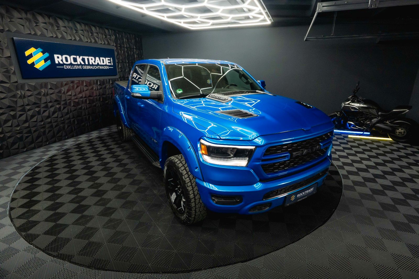 Fahrzeugabbildung Dodge RAM 5.7 V8 HEMI 4x4 NIGHT GT SPORT Night-Paket