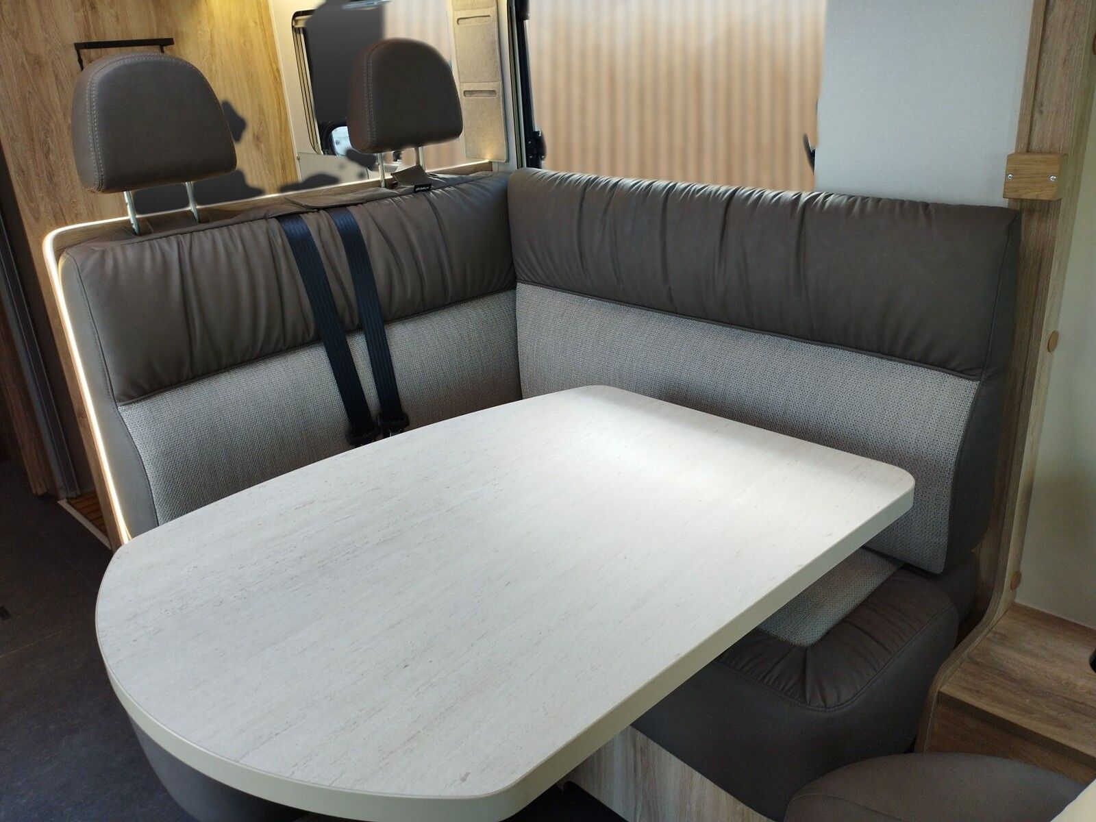 Fahrzeugabbildung Eura Mobil Integra Line IL 720 EB Mondial-Plus-Paket