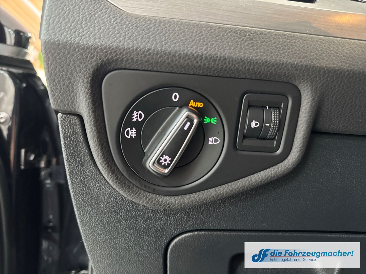 Fahrzeugabbildung Volkswagen Touran Comfortline 2,0TDi Navi Dyn. Kurvenlicht