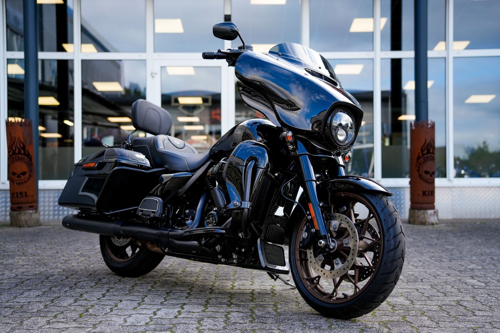 Fahrzeugabbildung Harley-Davidson FLHXST STREET GLIDE ST 117 - Kesstech - Rockford