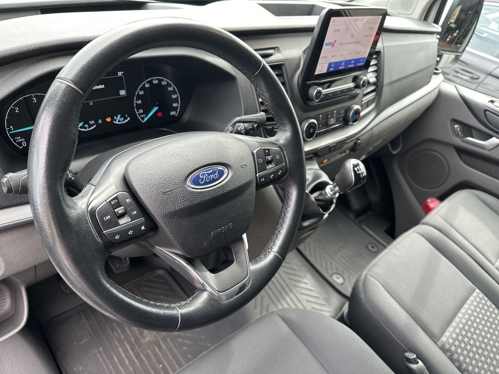 Fahrzeugabbildung Ford Transit Custom 300 L2H1 NAV+KLIMA+PDC+SHZ