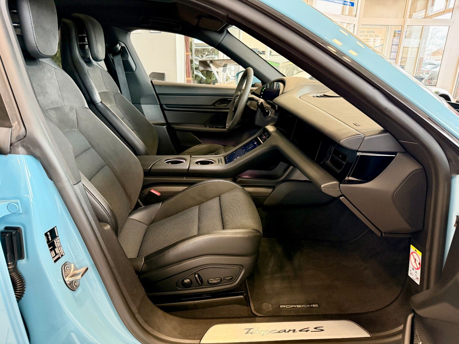 Fahrzeugabbildung Porsche Taycan 4S Performance/Panorama/PDCC/HeadUp