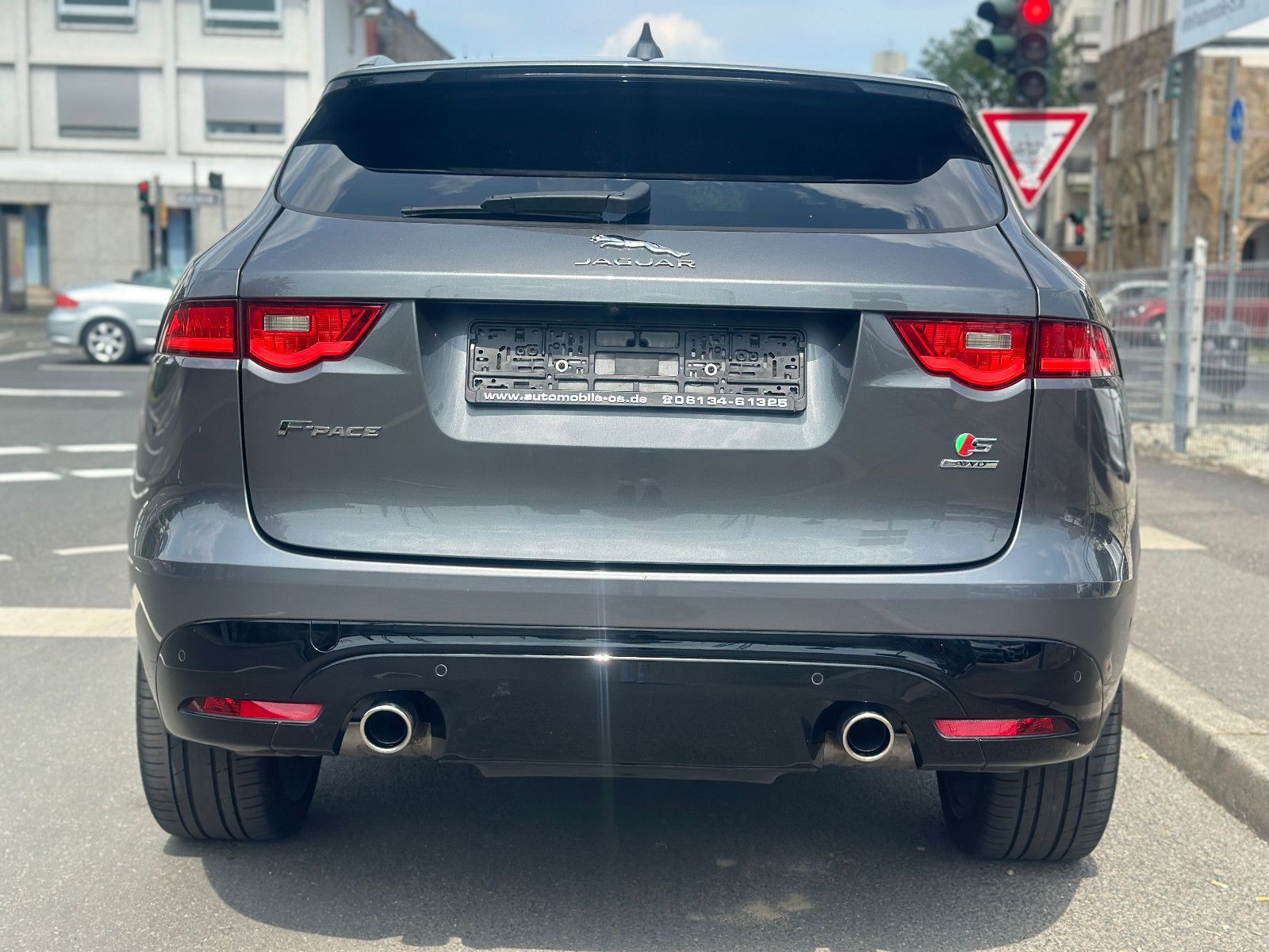 Fahrzeugabbildung Jaguar F-PACE S AWD QUICKSHIFT*22`LM+PANO+HEADUP+KAM*