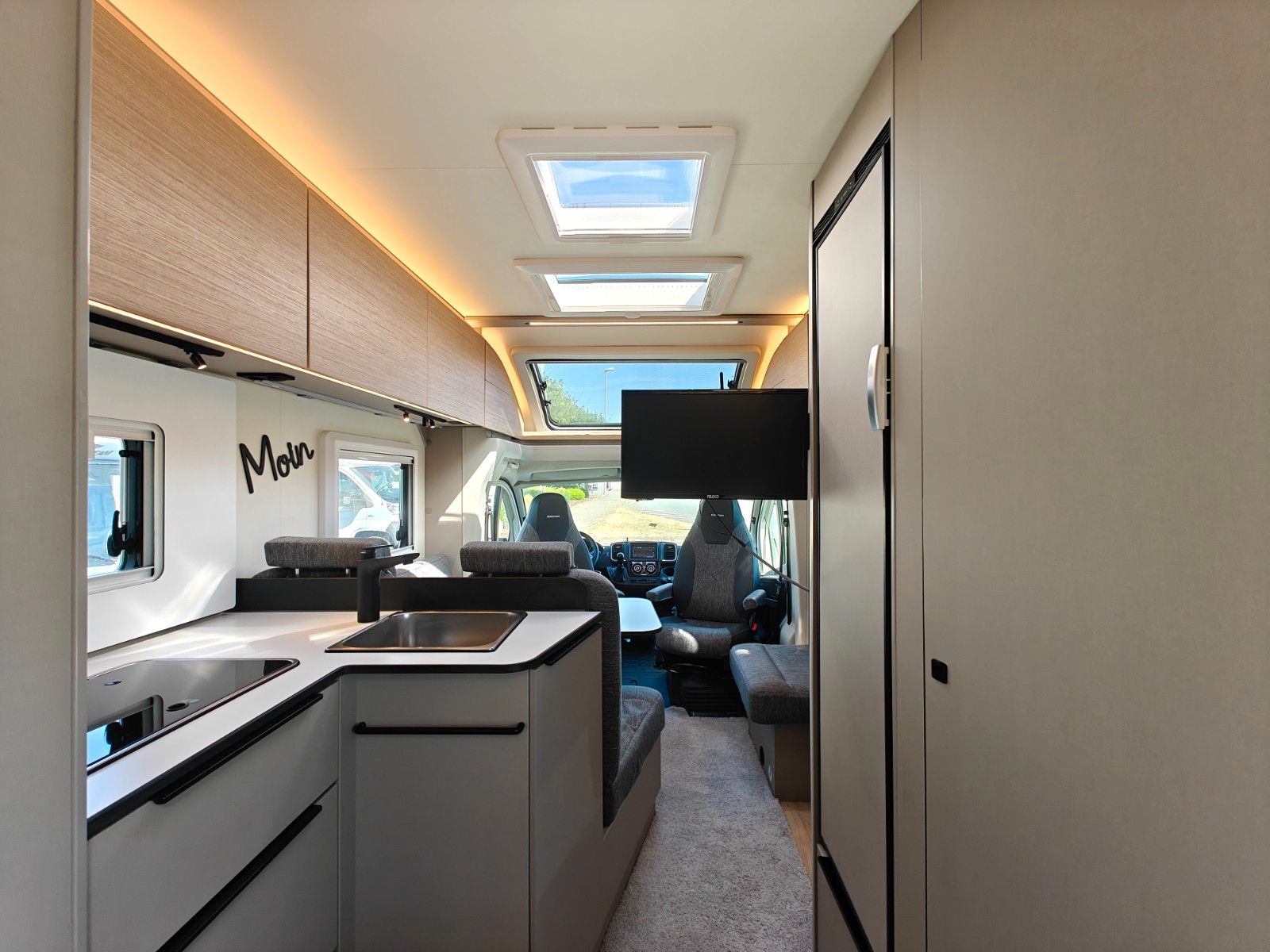 Fahrzeugabbildung Bürstner Campeo TD 660 - Combi 6DE, Lithium, Solar, Luft