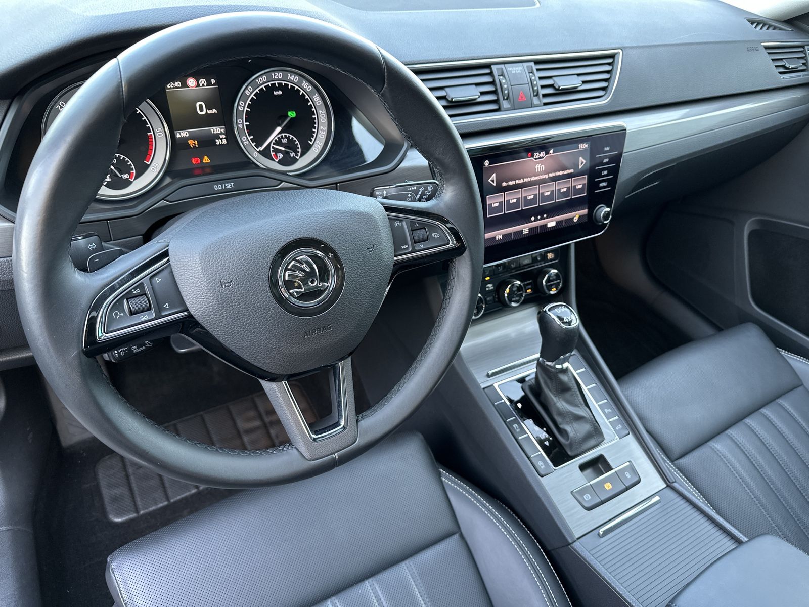 Fahrzeugabbildung SKODA Superb Combi 2.0 TDI DSG 4x4 NAV+LED+VCOCK+PANO