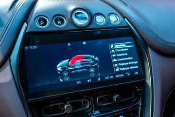 2020 Aston Martin DBX 缩略图 47