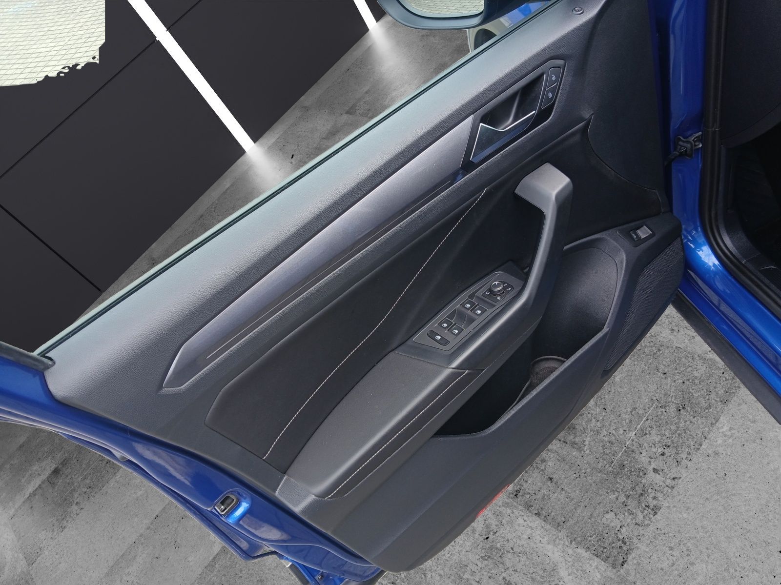 Fahrzeugabbildung Volkswagen T-Roc TSI Style Matrix AHK Kamera ACC Keyless Na