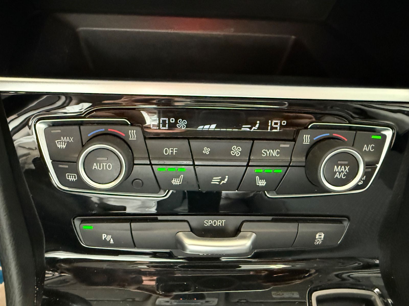 Fahrzeugabbildung BMW 220 i Active Tourer Advantage Business-Paket