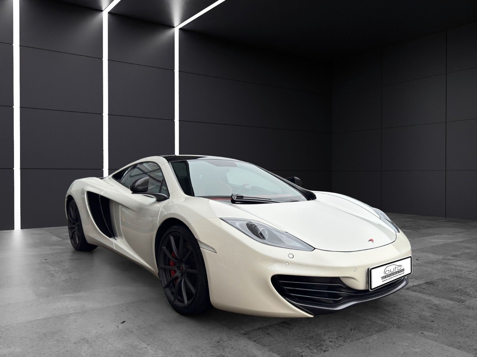 Fahrzeugabbildung McLaren MP4-12C 3.8V8*1HAND*CARBON*SCHECKHEFT*UNFALLFREI