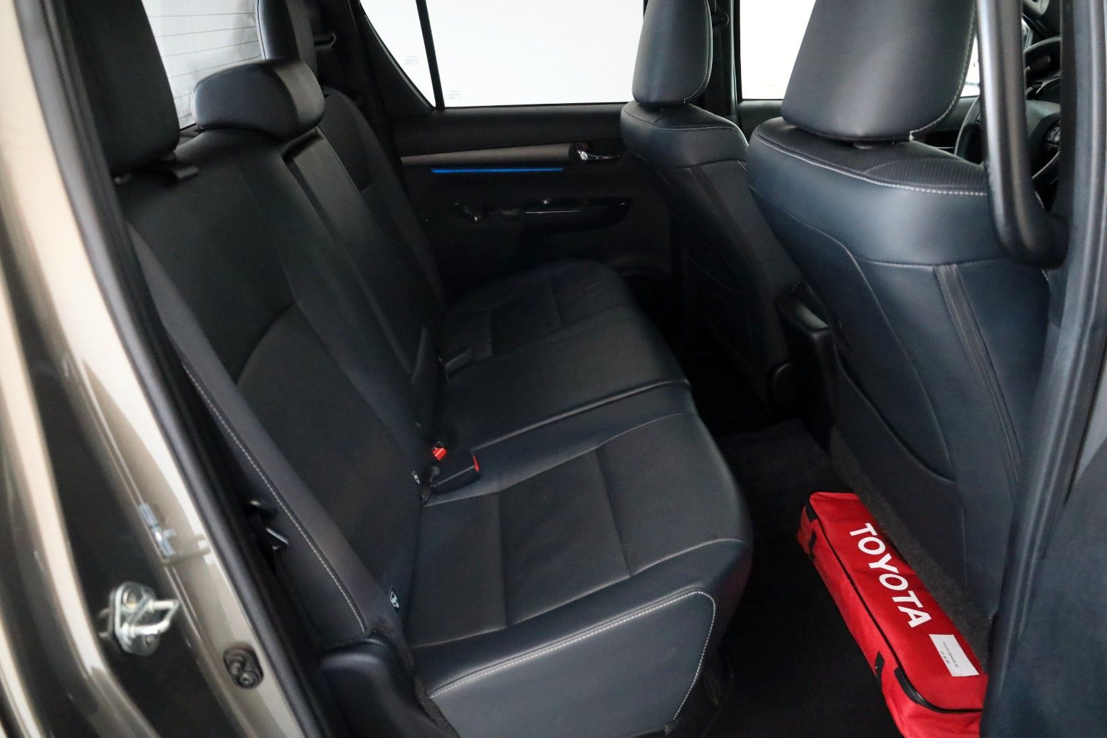 Fahrzeugabbildung Toyota Hilux 2.8 D-4D Invincible 4WD, ACC,JBL Sound,AHK