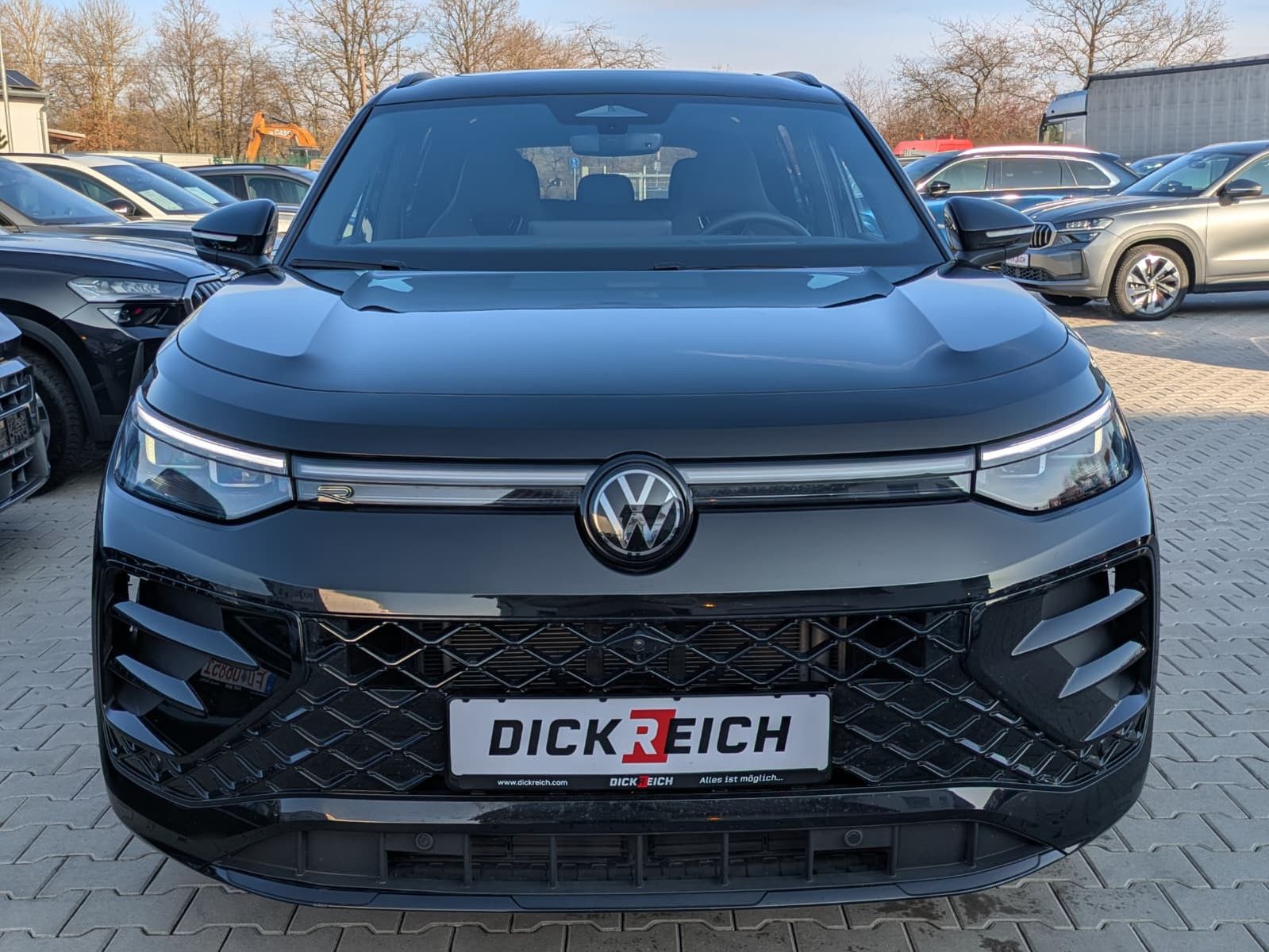 Fahrzeugabbildung Volkswagen Tayron 2.0 TDI 4M R-Line 7S*IQ-L.*PANO*HUD*AHK