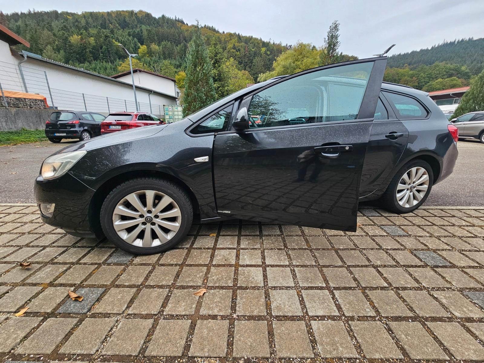 Opel Astra 2012 — photo 5