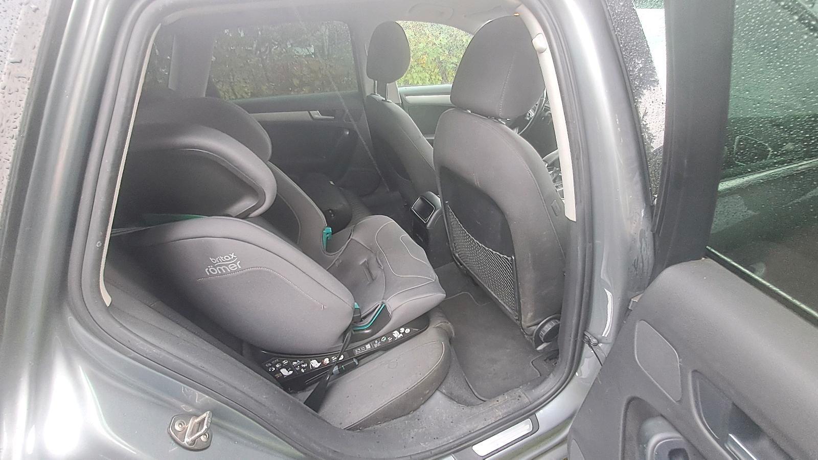 Audi A4 2010 — photo 7