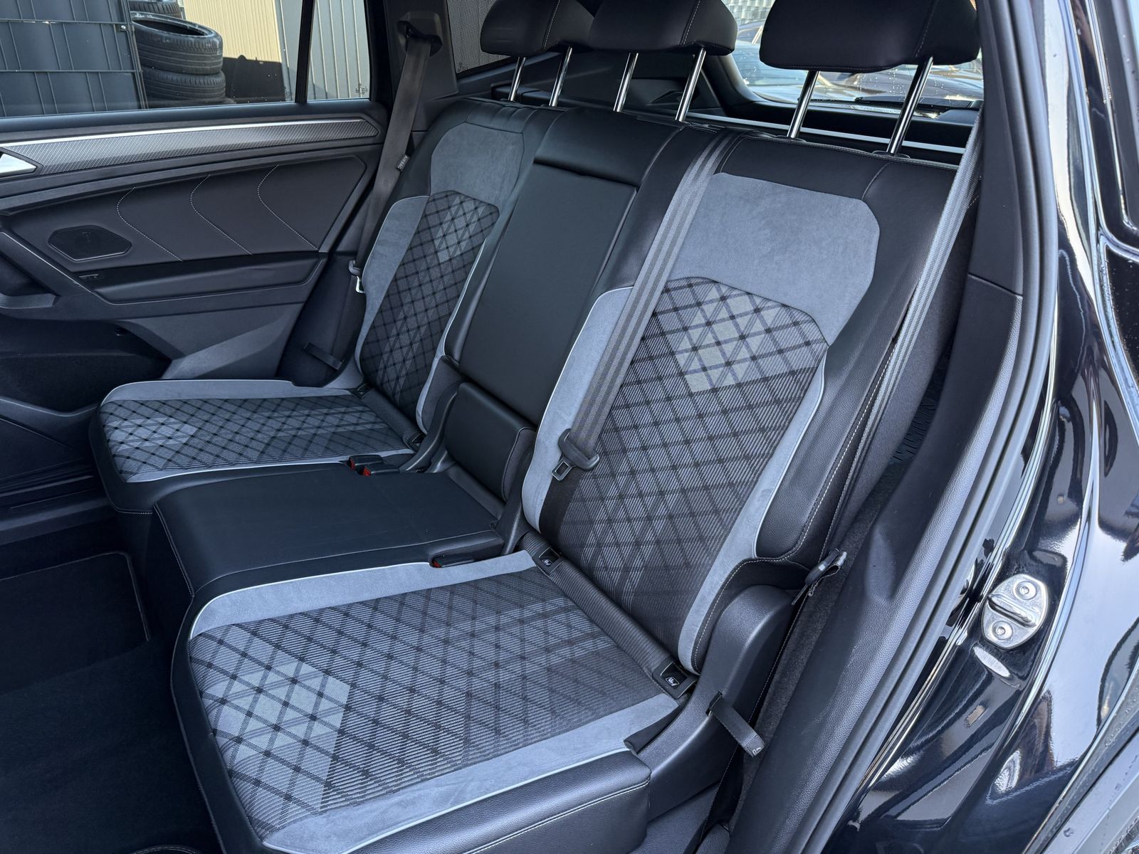 Fahrzeugabbildung Volkswagen Tiguan Allspace 2.0 TSI R-Line 4M NAV+MATRIX+ACC