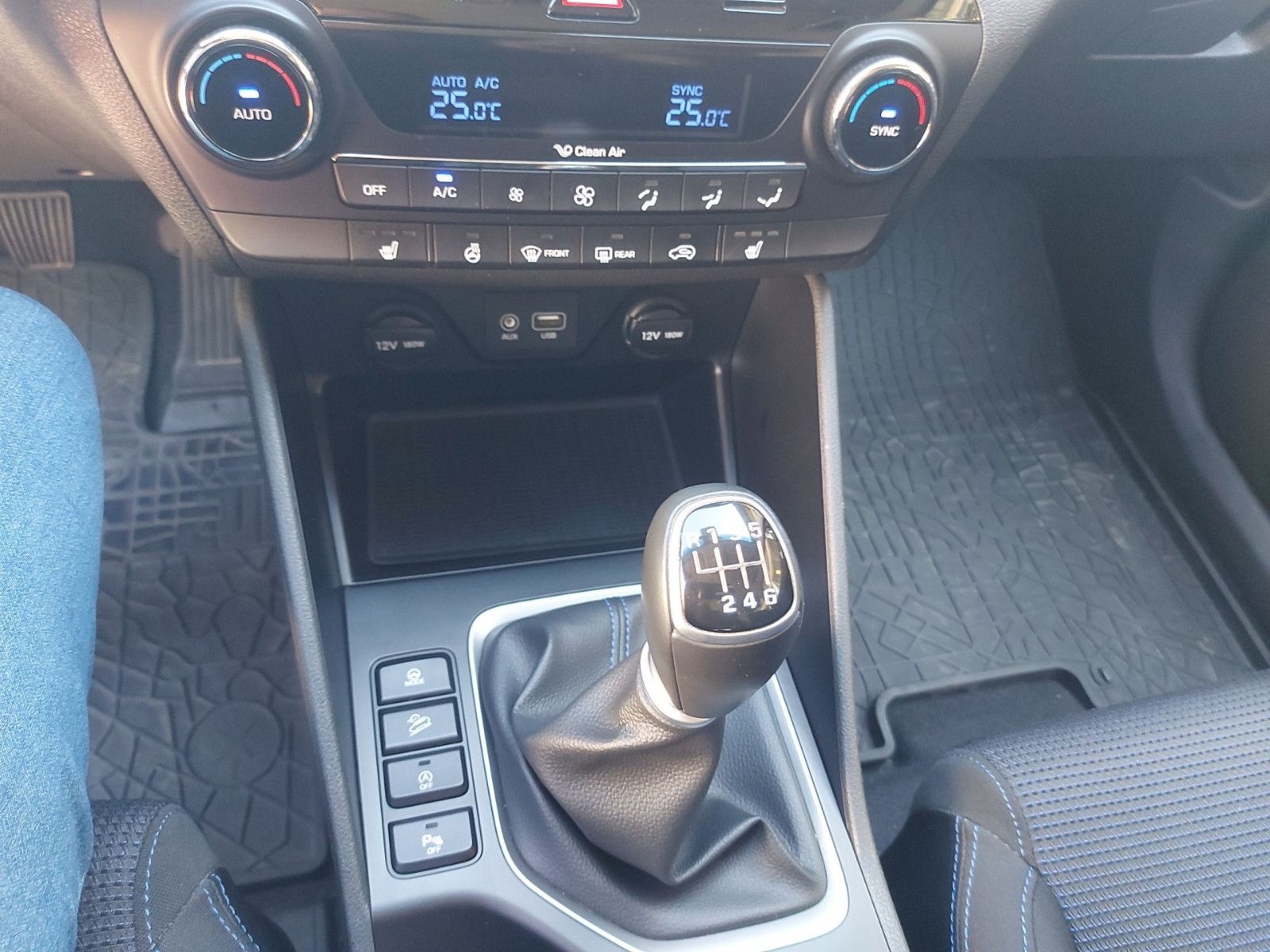 Fahrzeugabbildung Hyundai Tucson 1,6 Trend 132PS 2WD Sitzheizung PDC Klima