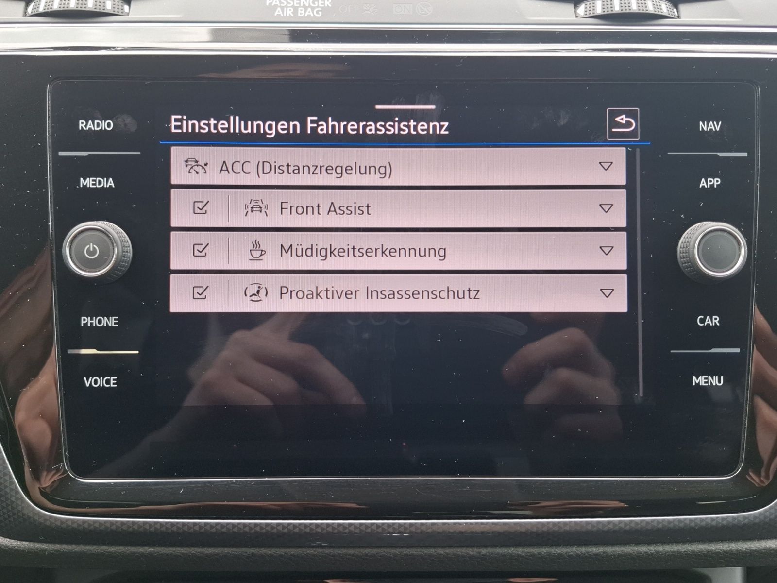 Fahrzeugabbildung Volkswagen Touran TSI Active DSG LED AHK Navi ACC SHZ PDC