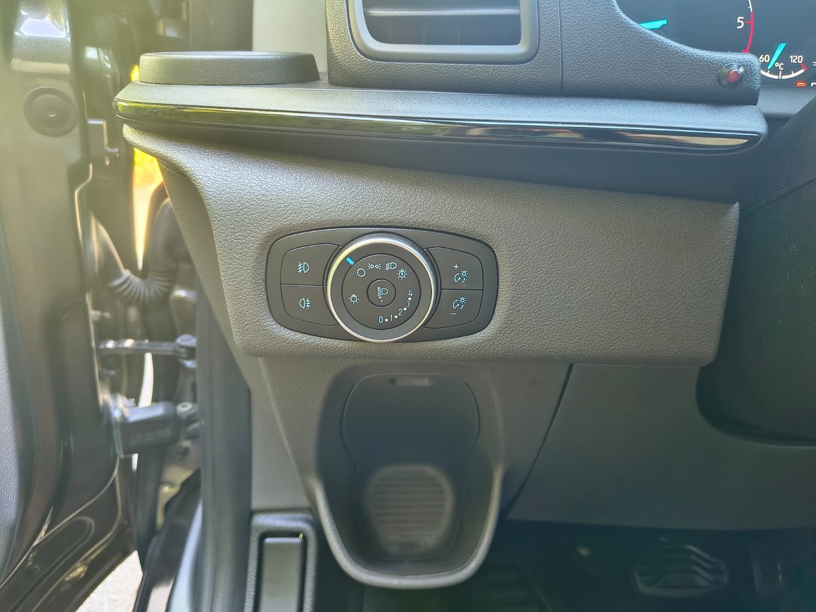 Fahrzeugabbildung Ford Tourneo Custom 320 Aut. L2 BI-XEN+SHZ+CARPLAY+8S