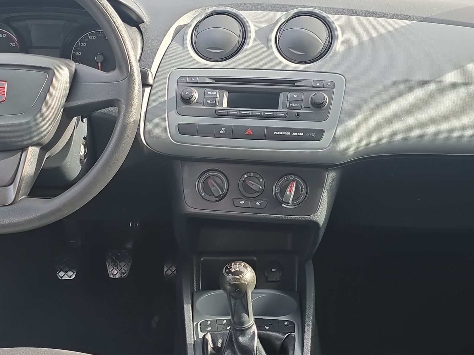 Fahrzeugabbildung SEAT Ibiza Lim. Reference Salsa Klima Sitzeheizung
