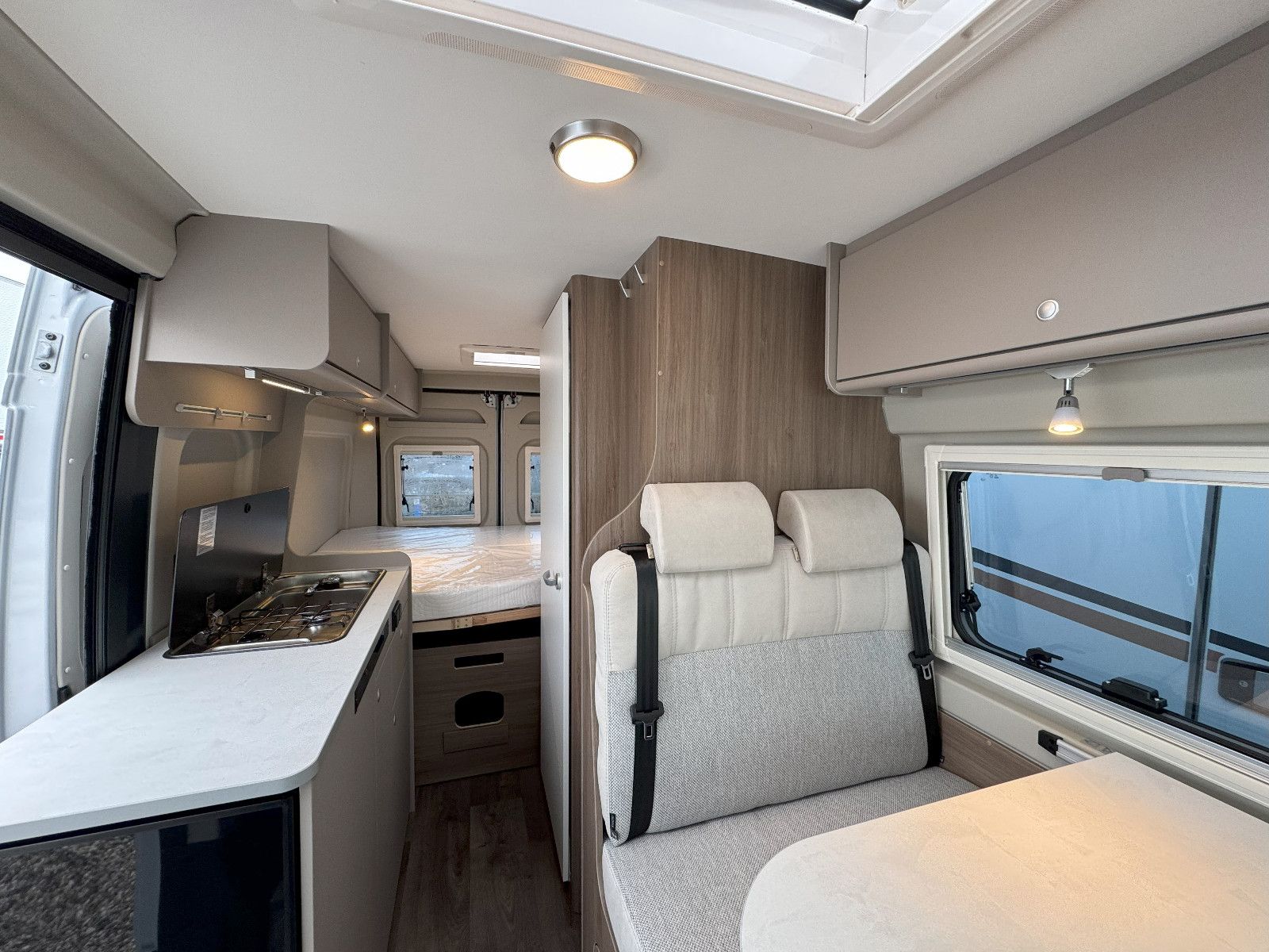 Fahrzeugabbildung Carado CV 600 Entry Van - Sie sparen: 7.365€!