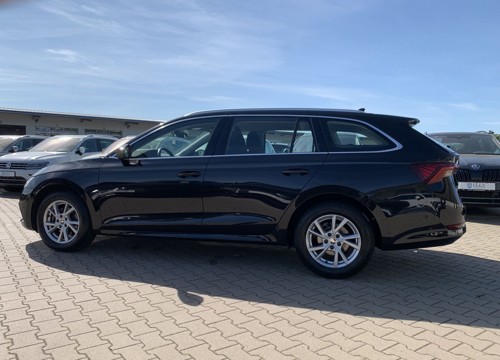 Fahrzeugabbildung SKODA Octavia 2.0 TDI*Matrix-Beam*HeadUp*Cam*Memory*
