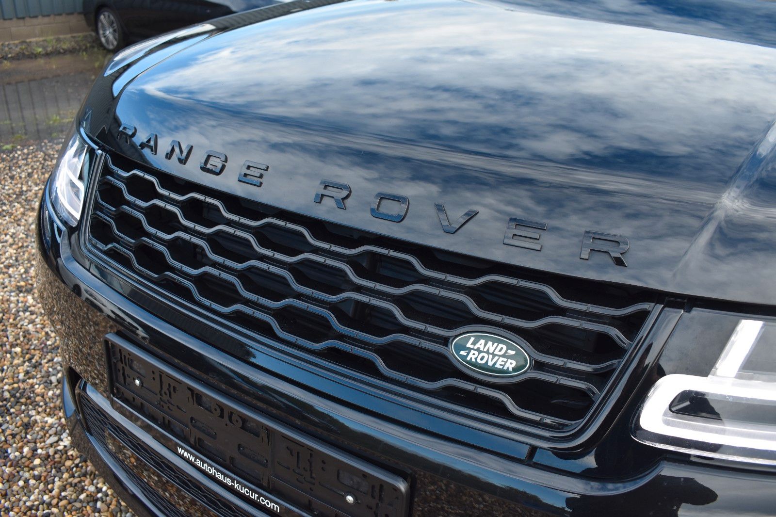 Fahrzeugabbildung Land Rover Range Rover Sport HSE P400 Dynamic Stealt Black