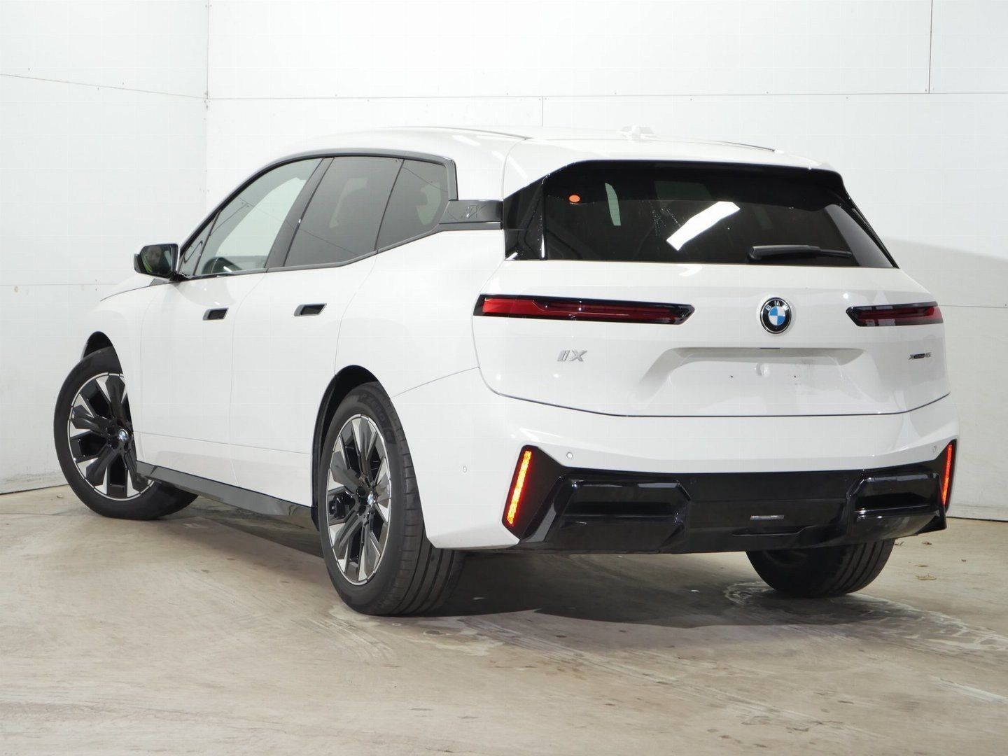 Fahrzeugeinzelansicht 7 Fahrzeugabbildung BMW iX xDrive45 |Multifunktionssitze |Luftfederung |