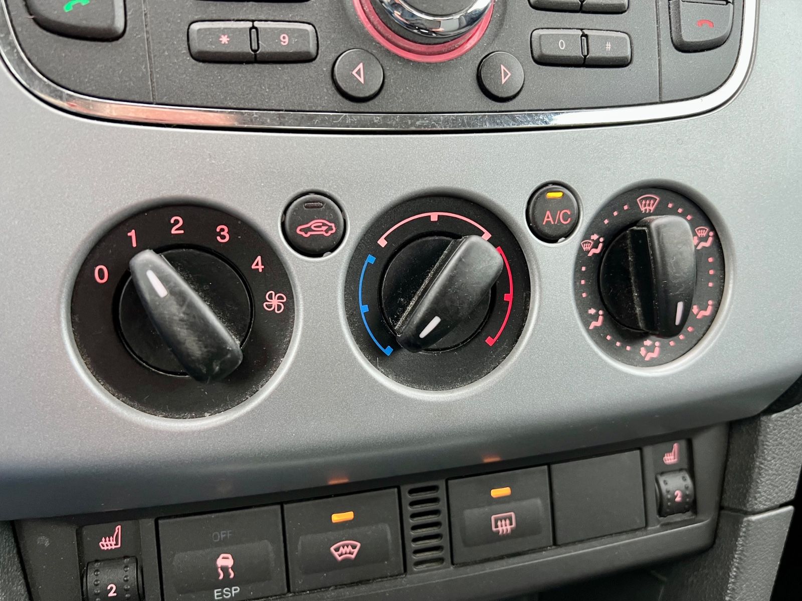 FORD Focus KLIMA SHZ NSW RADIO TEMPOMAT