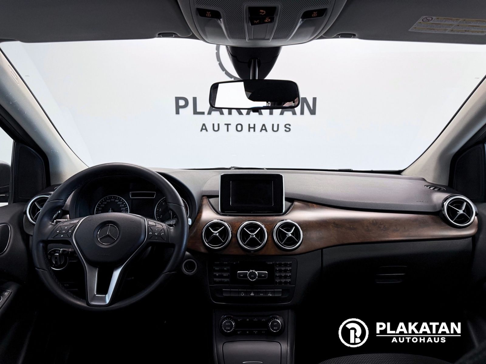 Fahrzeugabbildung Mercedes-Benz B 200 Navi Bi-Xenon Tempomat 1Hand