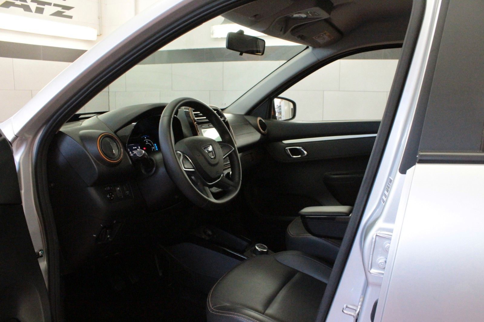 Fahrzeugabbildung Dacia Spring 45 Electric Comfort *Look Paket