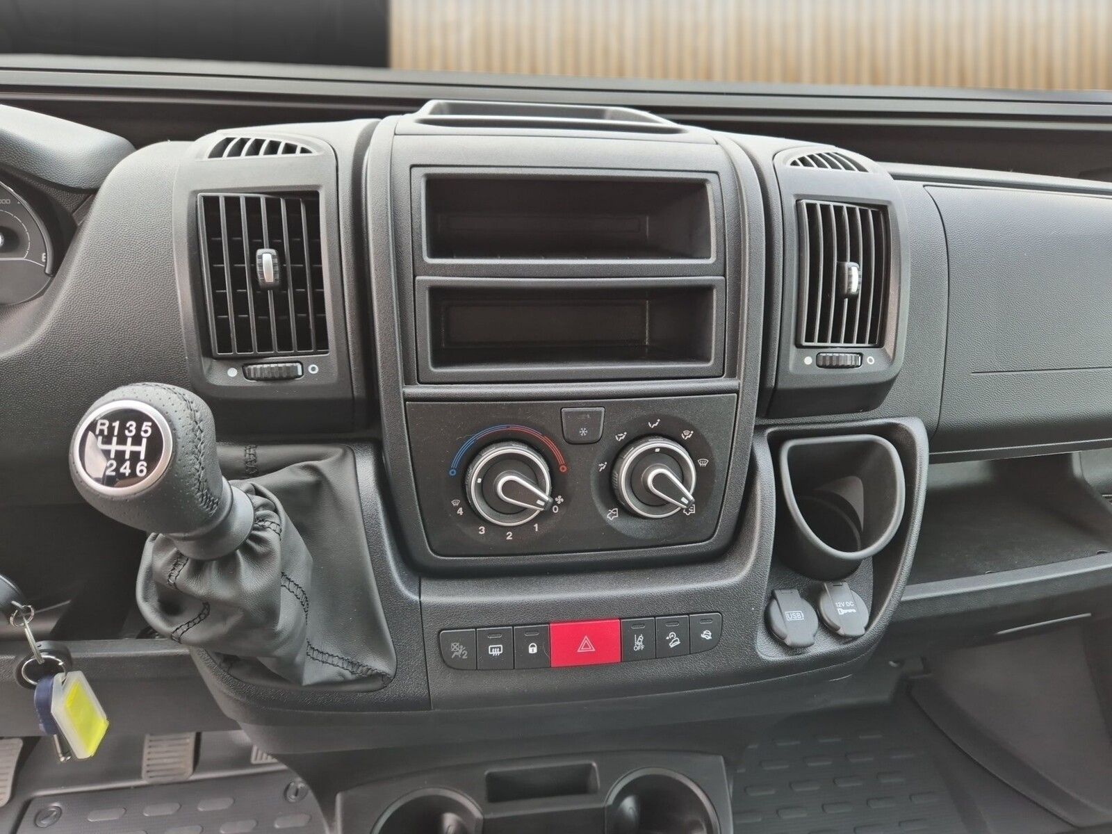 Fahrzeugabbildung Adria Twin Supreme 600 SX Markise,Radio,Lith,Solar,LED