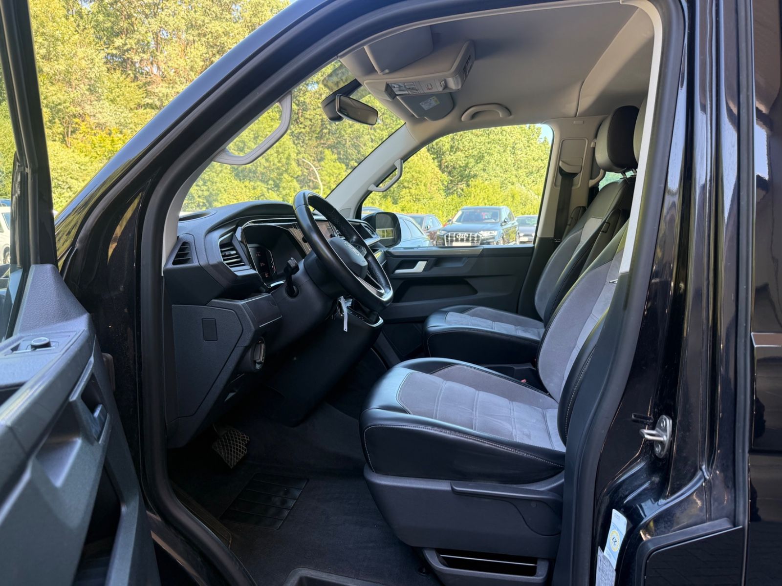 Volkswagen T6.1 Multivan FWD Highline DSG LED App AHK foto 9