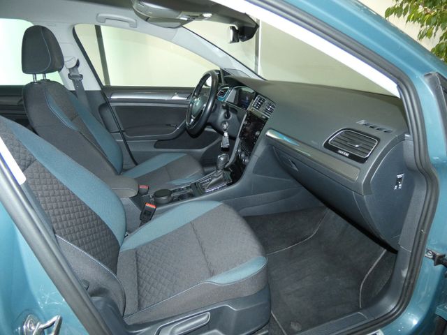 Golf VII 2.0 TDI IQ.DRIVE R-LINE DSG ACC STHZ