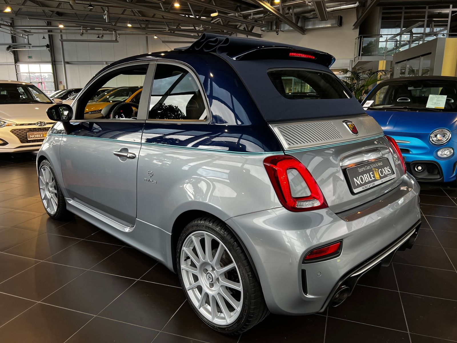 Fahrzeugabbildung Abarth 695C Rivale 175th Anniversary XEN NAVI LEDER Sit