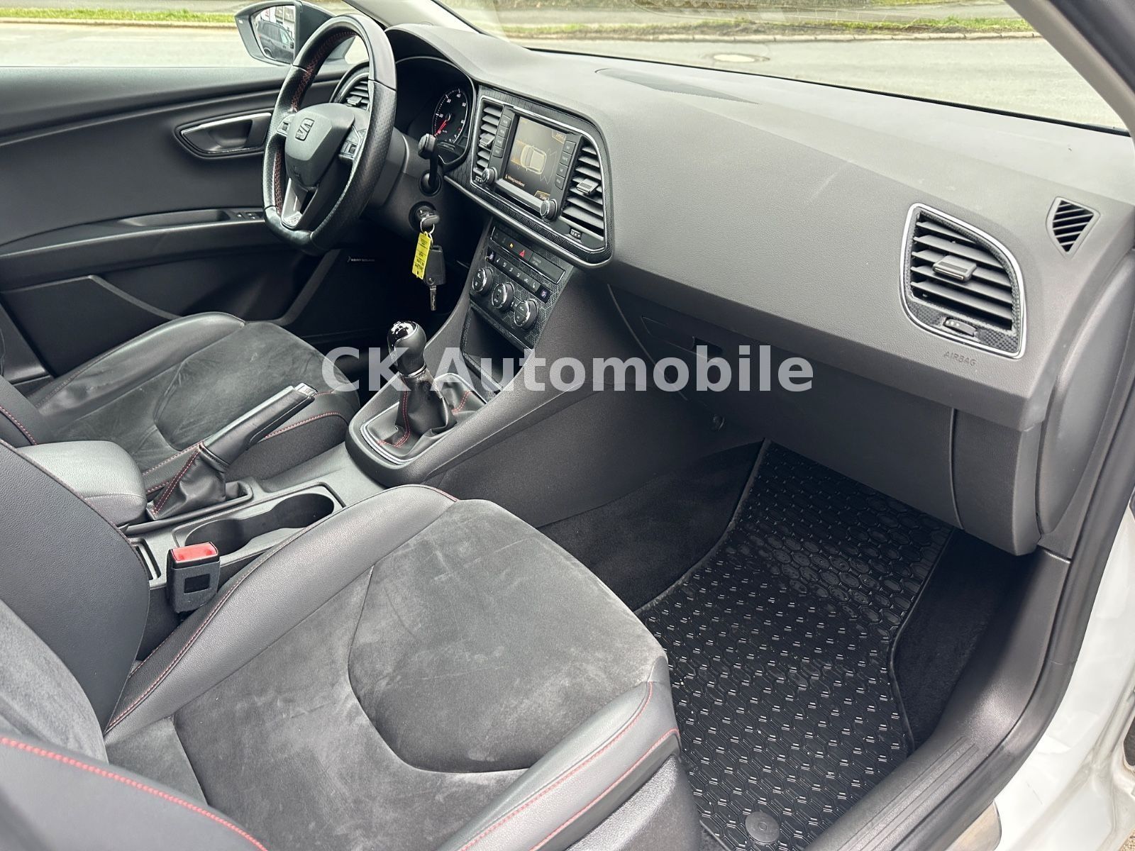 Fahrzeugabbildung SEAT Leon FR 2.0 TDI/Navi/LED/Alcantara/SHZ/PDC