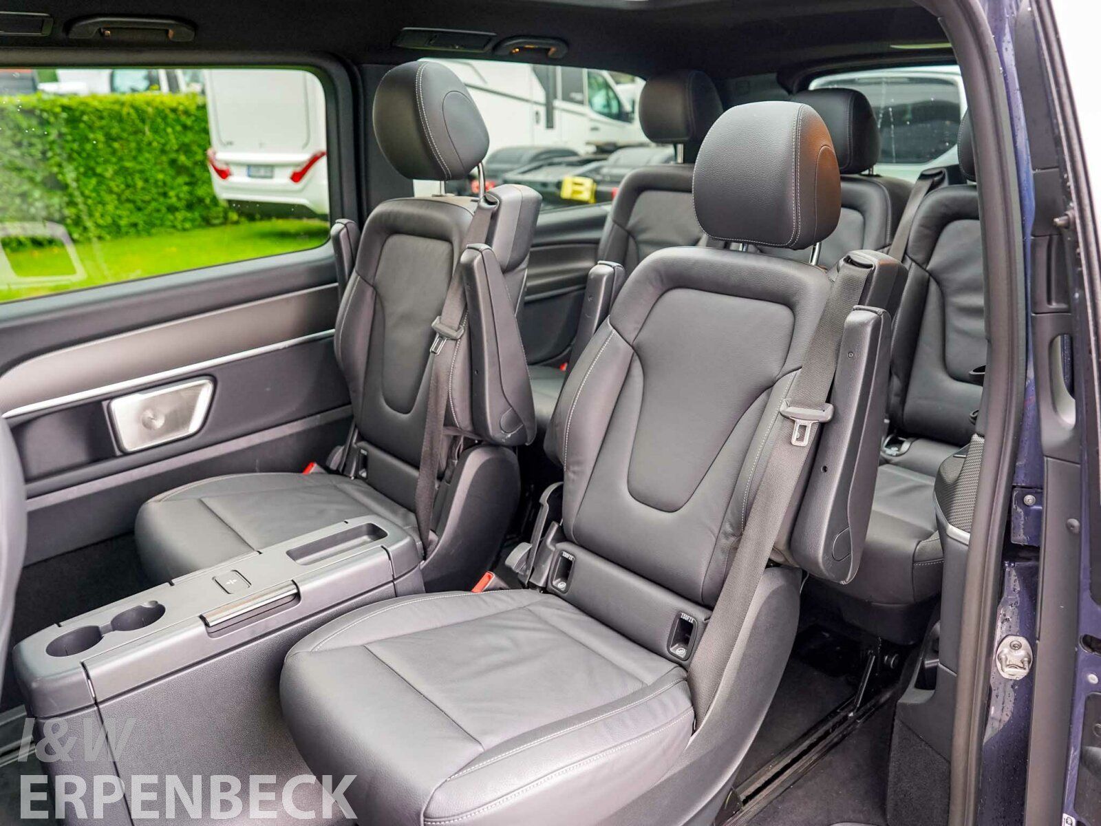 Fahrzeugabbildung Mercedes-Benz V 300 d AVANTGARDE L AMG AHK Distronic Airmatic