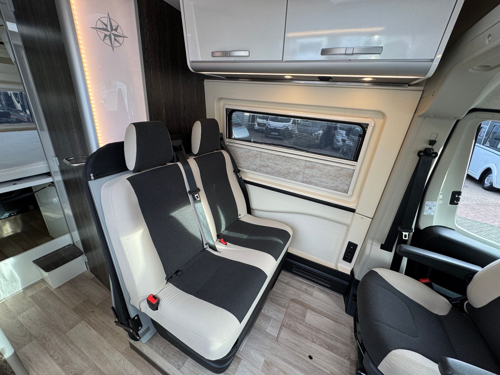 Fahrzeugabbildung Westfalia Columbus 601 D 4 SCHLAFPLÄTZE SOLAR AHK 1.HAND