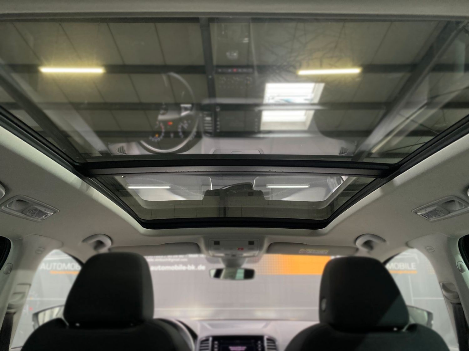 Fahrzeugabbildung SKODA Karoq 2.0TDI Style 4x4#Pano#LED#Navi#Carplay